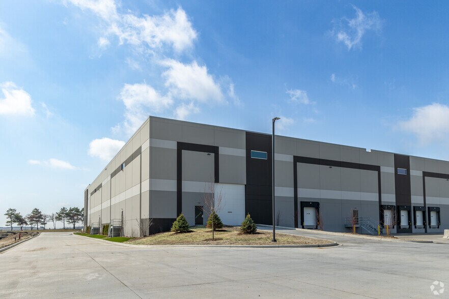 More Photos Of 4051 E Main St, Saint Charles Unknown For Lease