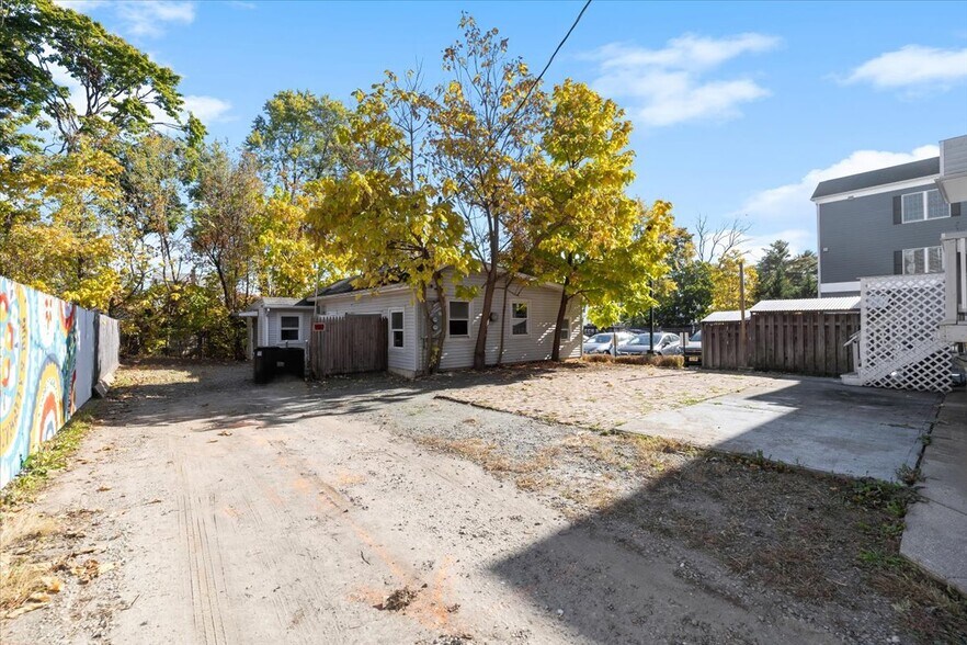 More Photos Of 6 Elmer St, Madison Storefront Retail Residential For Sale