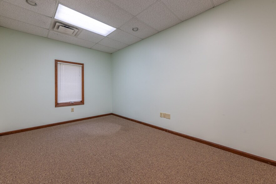 More Photos Of 1920-1930 Commerce Center Blvd, Fairborn Office For Lease