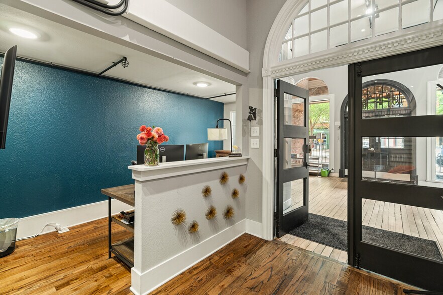 More Photos Of 124 S Gay St, Knoxville Apartments For Lease