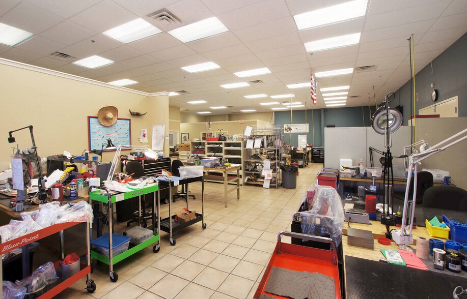 More Photos Of 11880 Lacy Ln, Fort Myers Warehouse For Sale