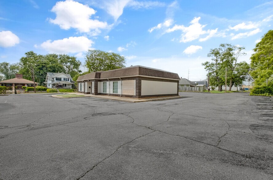 More Photos Of 2359 S Shelby St, Indianapolis Bank For Sale