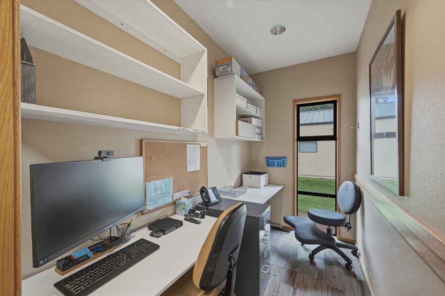 More Photos Of 3010 Squalicum Pky, Bellingham Office For Sale