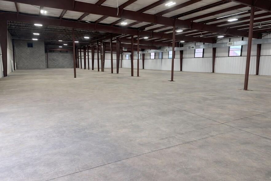 More Photos Of 550 Fillmore Ave, Tonawanda Light Distribution For Lease