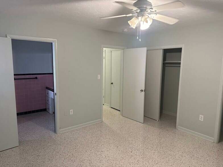 More Photos Of 3111 26th St W, Bradenton Flex For Sale