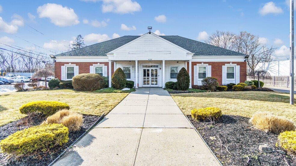 More Photos Of 472 Medford Ave, Patchogue Bank For Lease