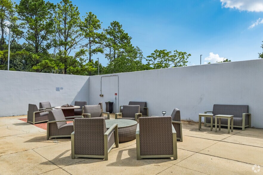 More Photos Of 3076 Kirby Pky, Memphis Hotel For Sale