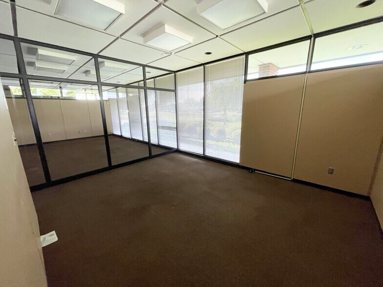 More Photos Of 1325 E Dublin Granville Rd, Columbus Bank For Sale
