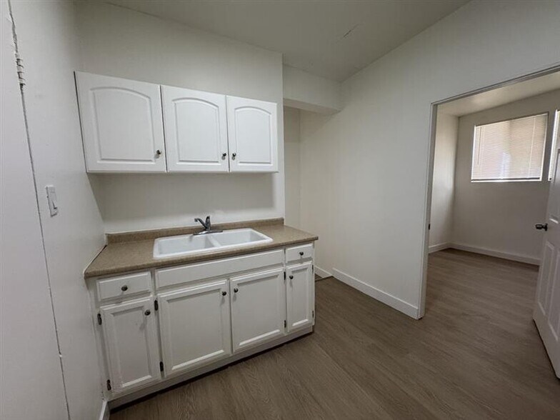 More Photos Of 1417 W 11th St, Los Angeles Office Residential For Lease