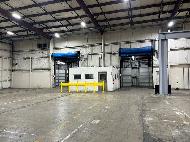 More Photos Of 301 Avenue 11 NW, Atkins Warehouse For Lease