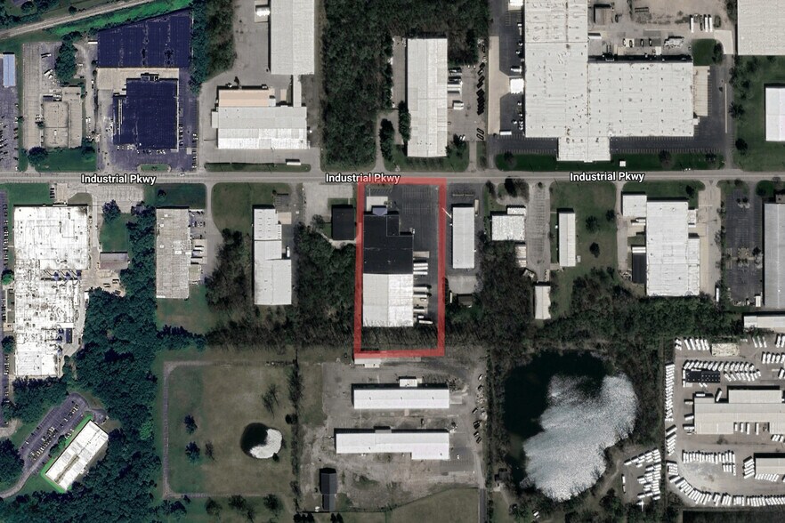 More Photos Of 2135 Industrial Pky, Elkhart Manufacturing For Sale