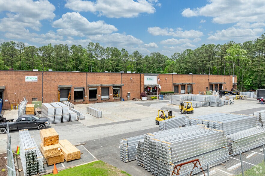 More Photos Of 560 Wharton Cir SW, Atlanta Manufacturing For Lease
