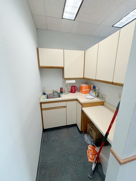 More Photos Of 850 E Broad St, Elyria Office For Sale