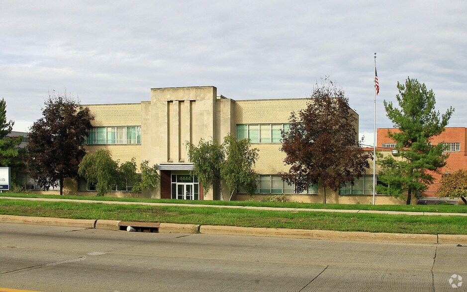 Primary Photo Of 4444 Lee Rd, Cleveland Warehouse For Lease