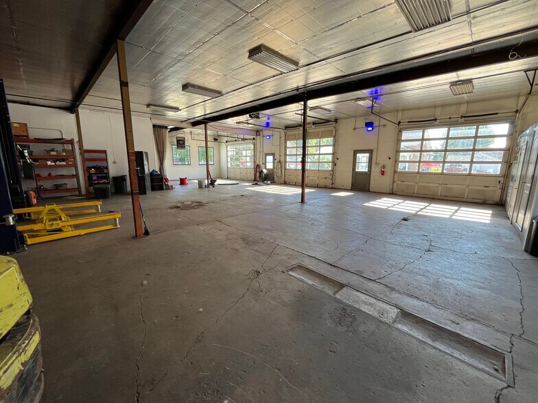 More Photos Of 11 N Center St, Cambridge City Freestanding For Sale