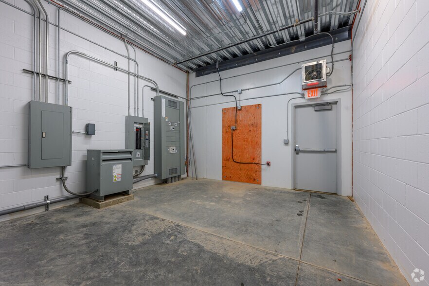 More Photos Of Chamblee Tucker Rd, Chamblee Unknown For Lease