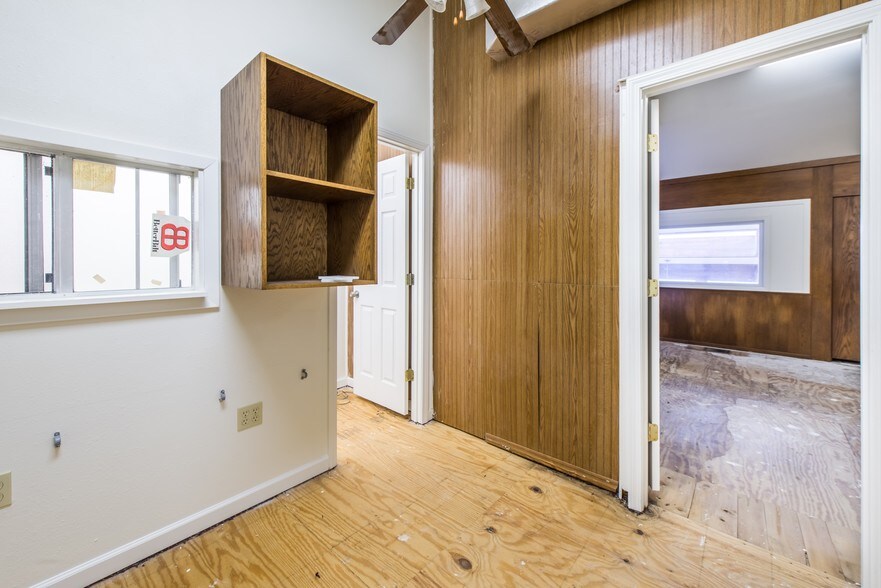 More Photos Of 415 Mountain Dr, Destin Storefront For Lease
