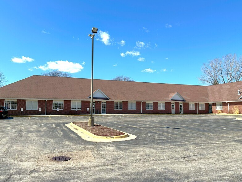 More Photos Of 7264-7282 Argus Dr, Rockford Office For Sale