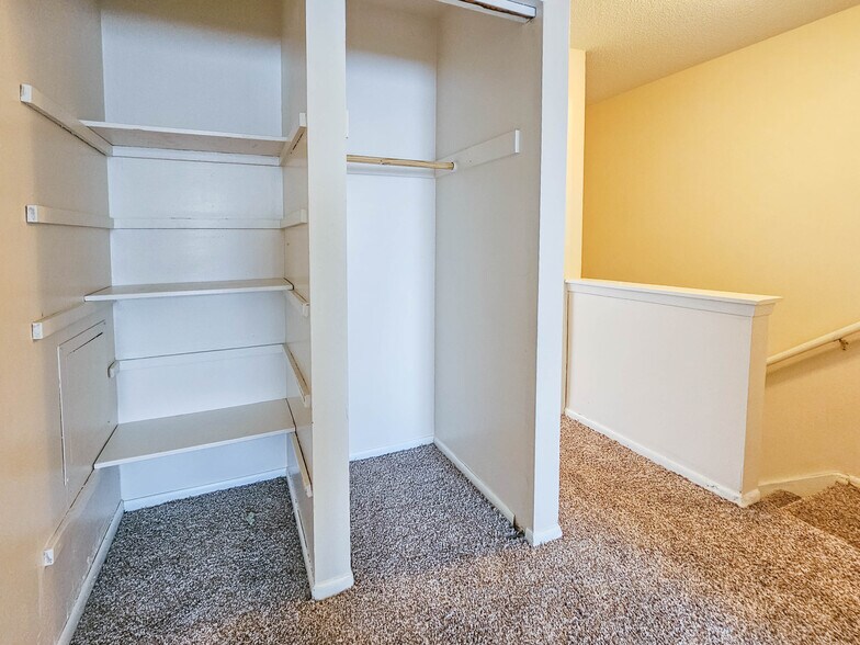 More Photos Of 210 Sivers Rd, Glenwood Apartments For Sale