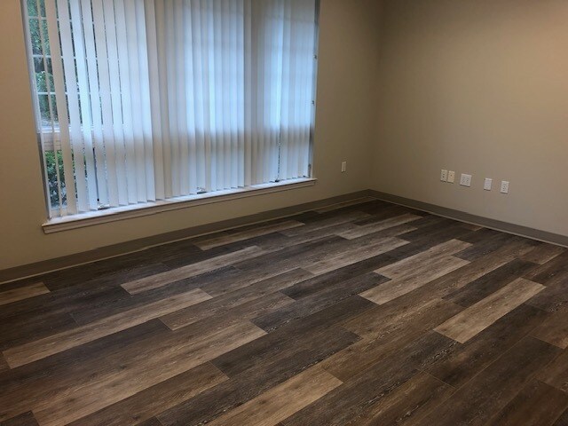 More Photos Of 124 E Miracle Strip Pky, Mary Esther Office For Lease