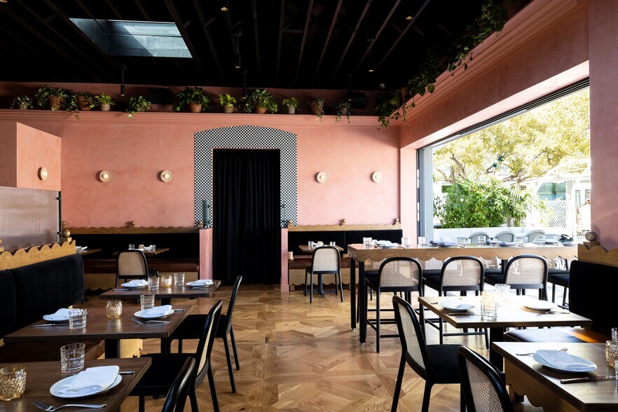 More Photos Of 115 S Fairfax Ave, Los Angeles Hotel For Lease