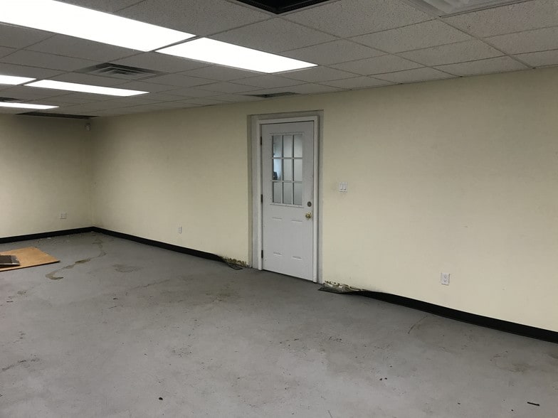 More Photos Of 57 Nashua St, Leominster Light Manufacturing For Lease