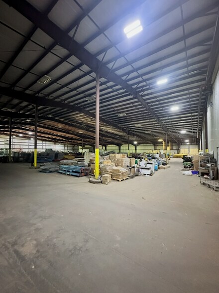 More Photos Of 1301 Industrial Park Rd, Mountain Grove Warehouse For Lease