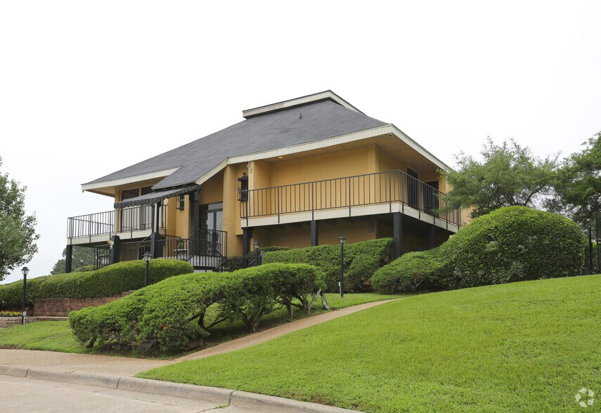 More Photos Of 5660 S Lakeshore Dr, Shreveport Apartments For Sale