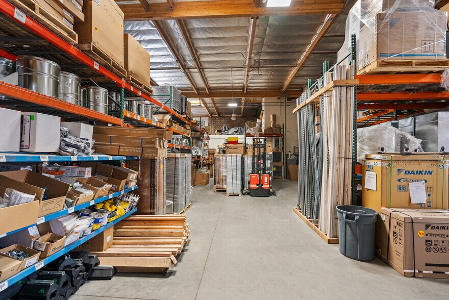 More Photos Of 13201-13209 Saticoy St, North Hollywood Warehouse For Sale