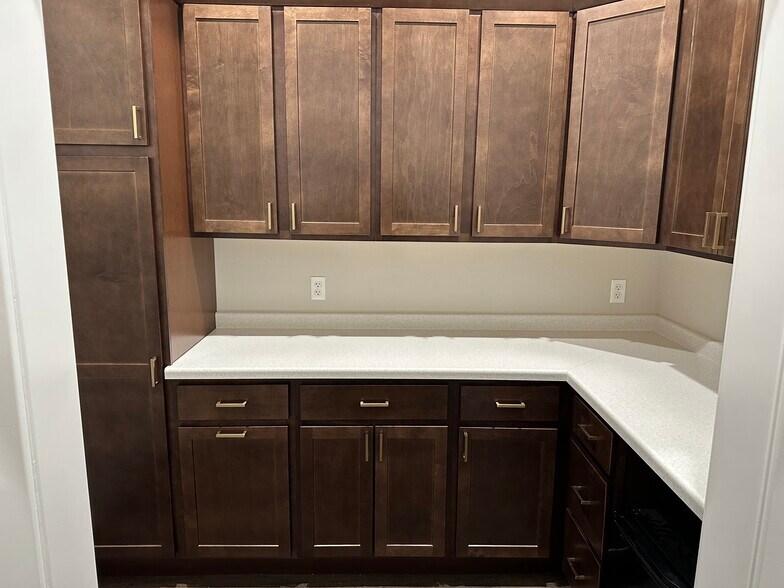 More Photos Of 2450 Post Rd, Plover Office For Lease