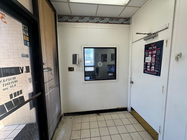 More Photos Of 3314 Millbranch Rd, Memphis Flex For Sale