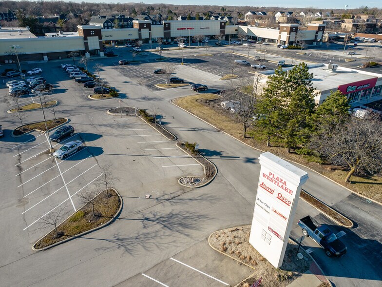 More Photos Of 2164-2240 Bloomingdale Rd, Glendale Heights Unknown For Lease