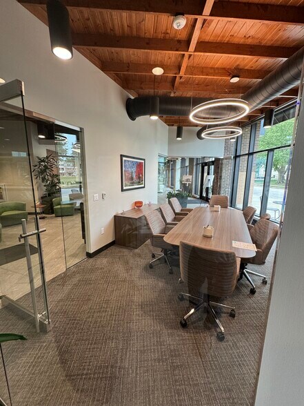 More Photos Of 222 E Park St, Edwardsville Office For Lease
