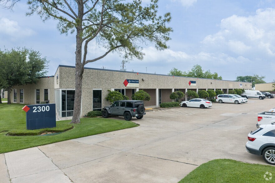 More Photos Of 2500 Central Pky, Houston Unknown For Lease