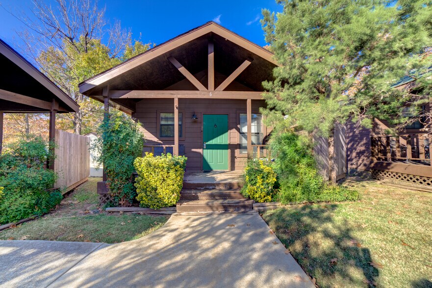 More Photos Of 446724 E 390 Rd, Langley Hotel For Sale