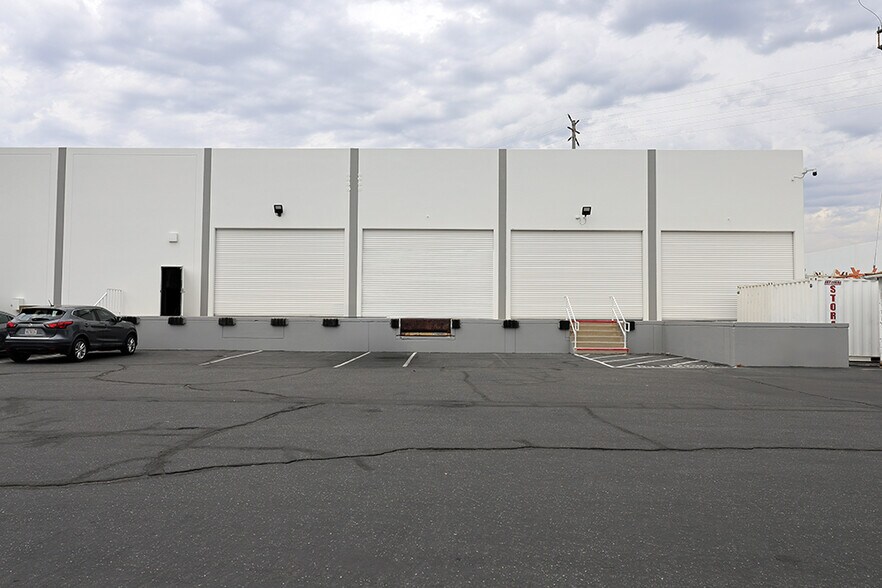 More Photos Of 11651 Hart St, North Hollywood Manufacturing For Lease
