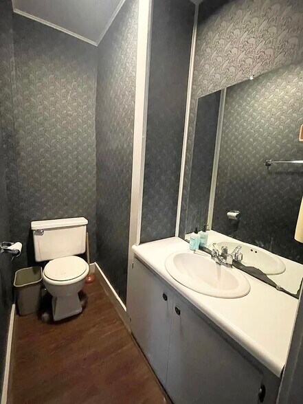 More Photos Of 403 S Logan St, Gaffney Office For Sale