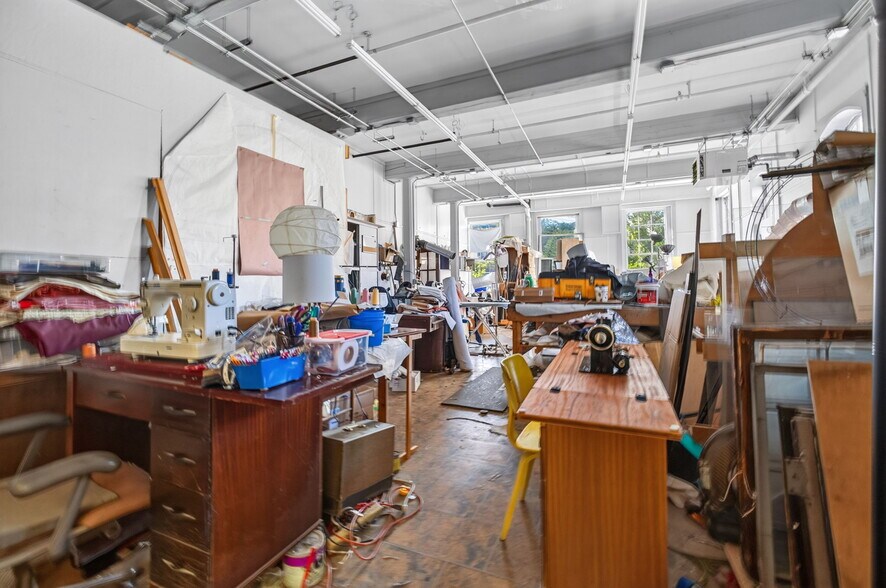 More Photos Of 420 Park St, Housatonic Flex For Sale