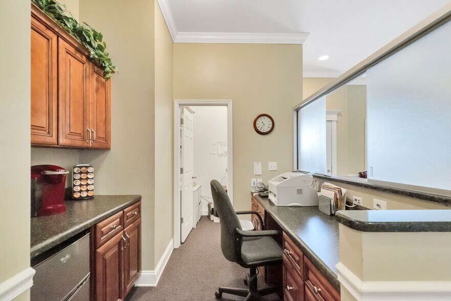 More Photos Of 121 SE Hernando Ave, Lake City Office For Sale