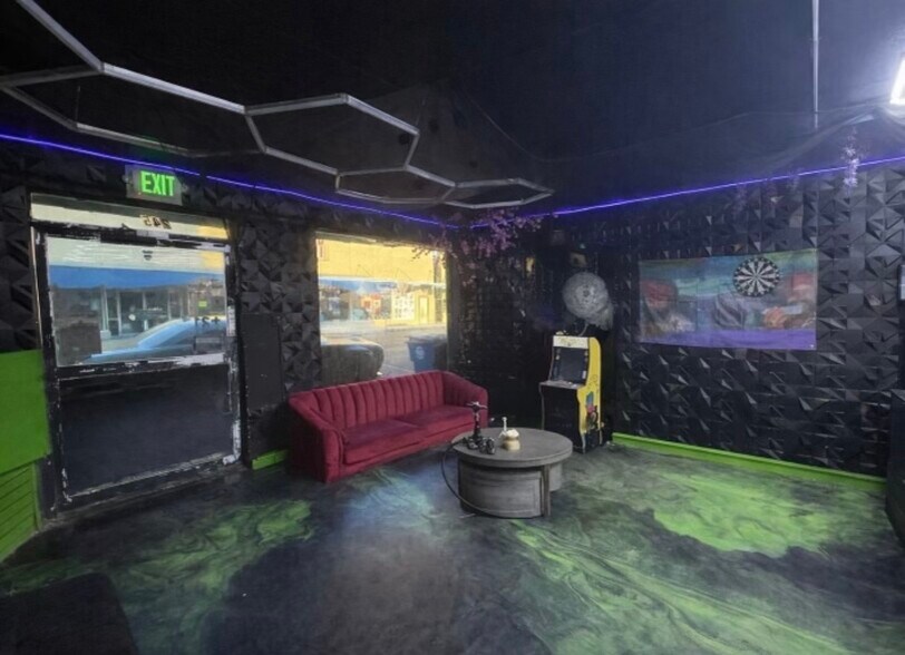 More Photos Of 245 Commercial St, Eagle Pass Storefront For Sale