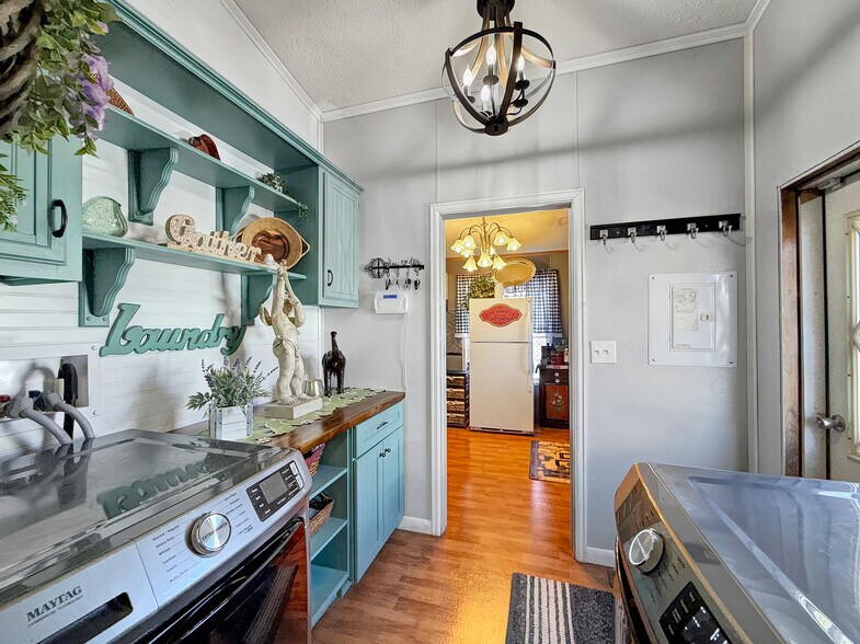 More Photos Of 5955 Sawmill Mesa Rd, Delta Specialty For Sale