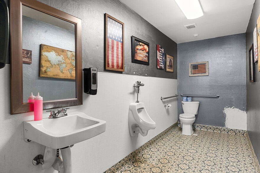 More Photos Of 7126 Skyway, Paradise Storefront Retail Office For Sale