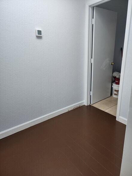 More Photos Of 15271 NW 60th Ave, Miami Lakes Loft Creative Space For Lease