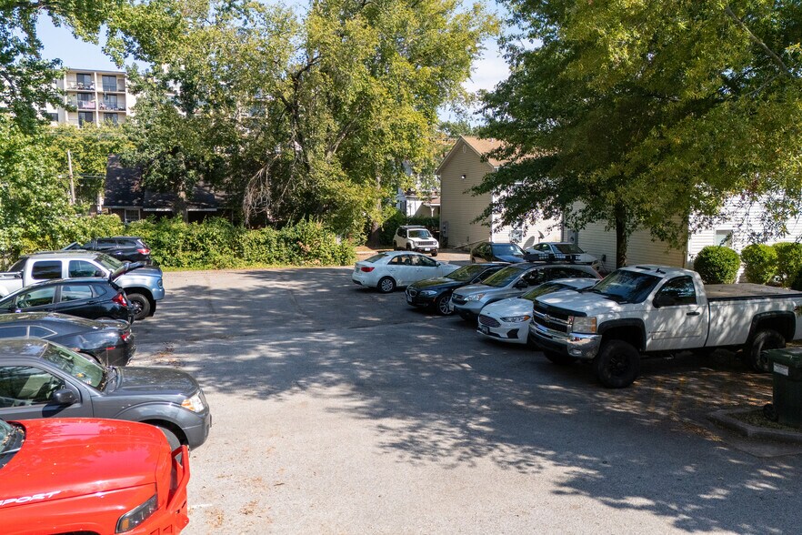 More Photos Of 902-908 W Mill St, Carbondale Apartments For Sale