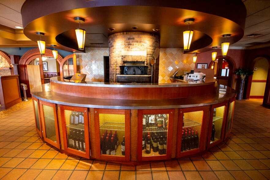 More Photos Of 5402 Portage Rd, Portage Restaurant For Lease