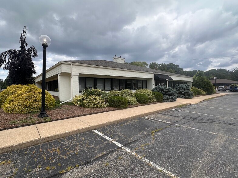 More Photos Of 1621 44th St SW, Grand Rapids Medical For Sale