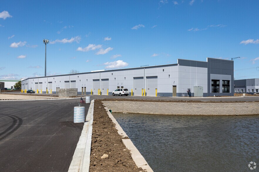 More Photos Of 1414-1440 Bolingbrook Dr, Romeoville Distribution For Lease