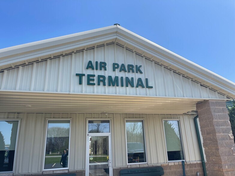 More Photos Of 600 Airport Rd, Wintersville Airplane Hangar For Lease