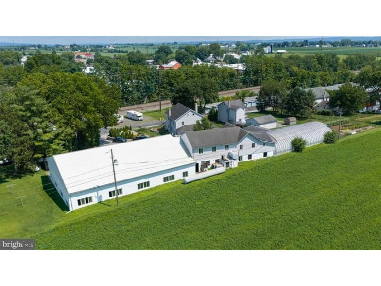 More Photos Of 240 Railroad Ave, Bird In Hand Flex For Sale
