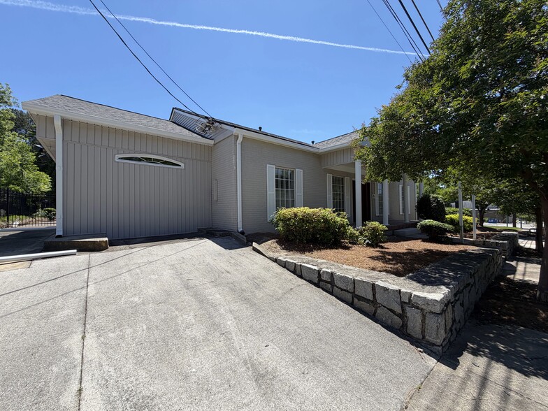 More Photos Of 3080 Campbellton Rd SW, Atlanta Office Residential For Sale